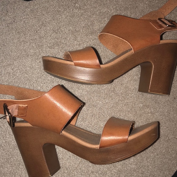 Steve Madden Shoes - Steve Madden double strap platform Heels